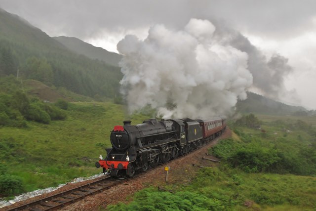 'The Jacobite' leaves Glenfinnan